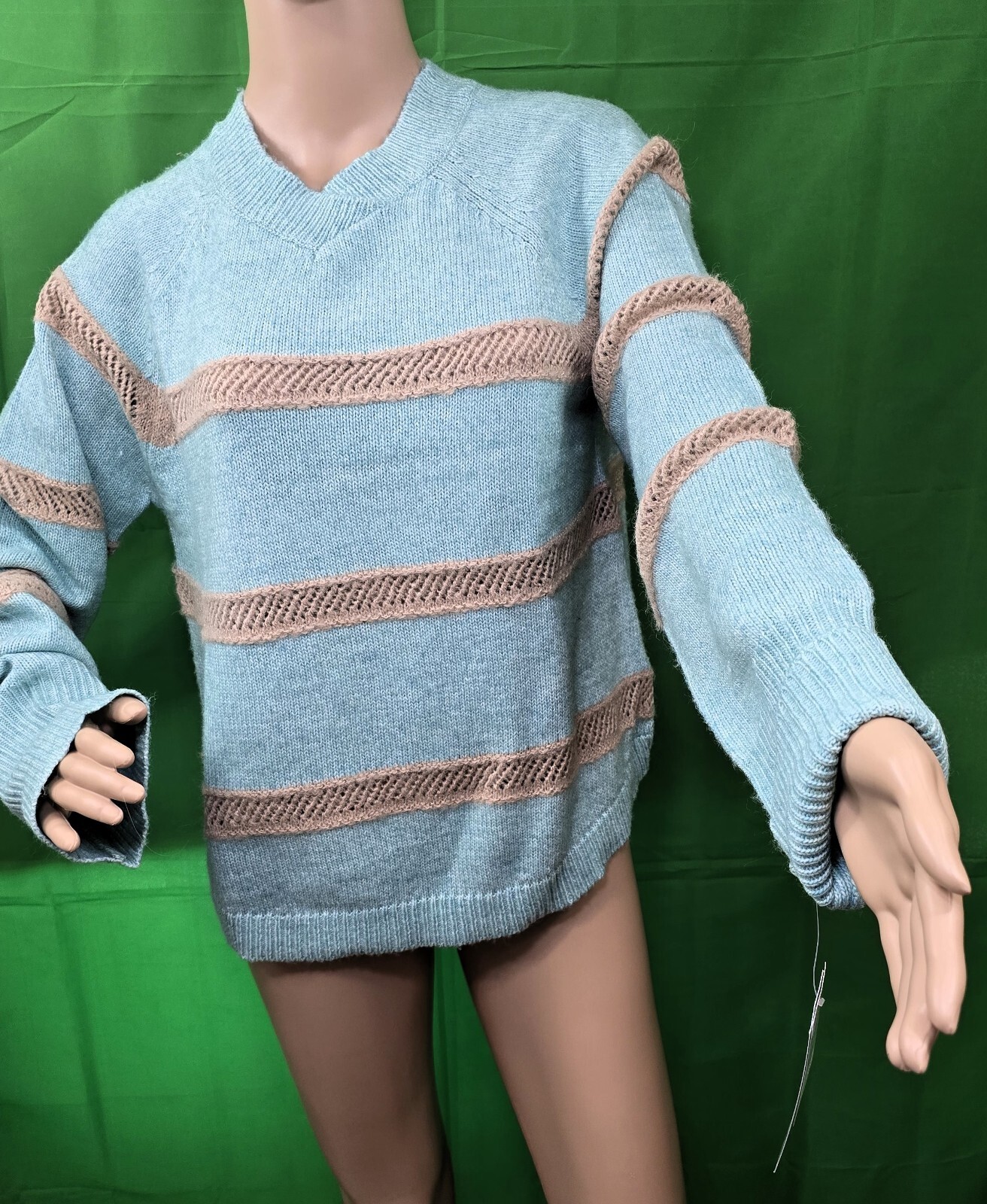 Wit & Wisdom Stripe V-Neck Sweater in Teal Lagoon/Natural - Size M