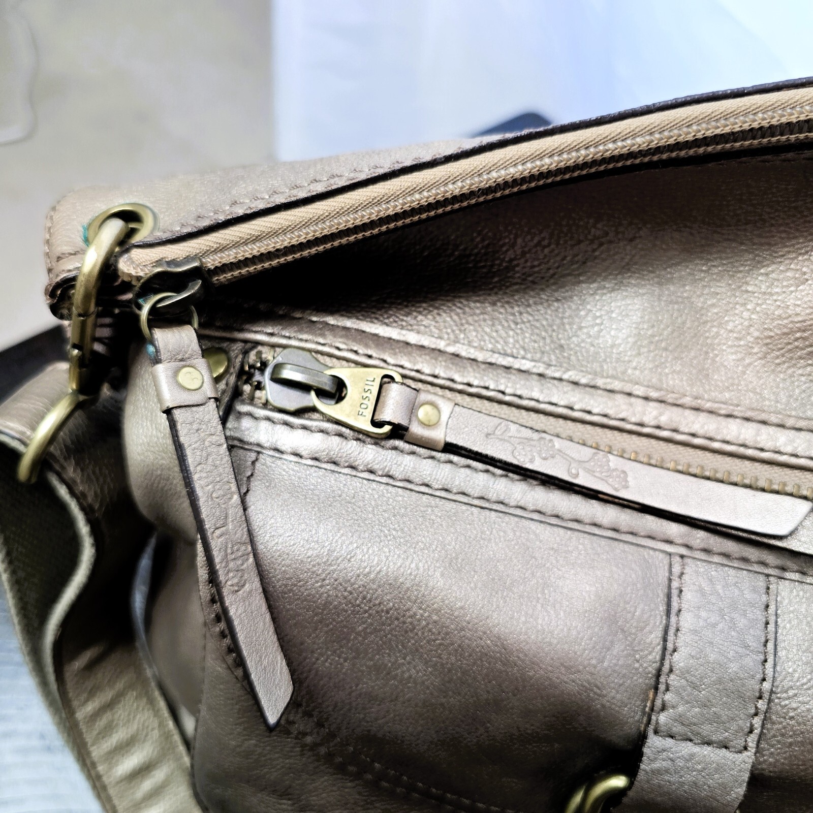 FOSSIL Medium Gold Metallic Leather Crossbody Bag – Long Live Vintage Collection