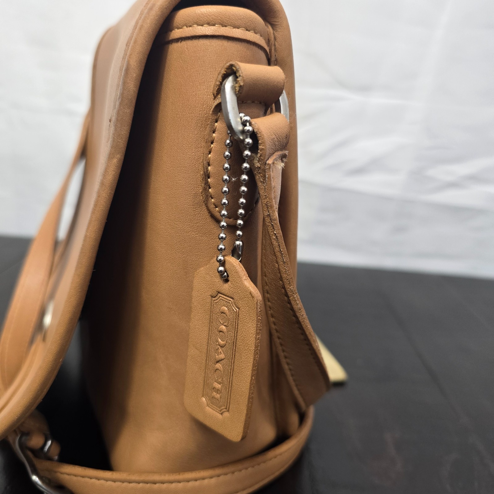 VTG 1991 COACH 9076 Companion Flap Bag Khaki USA Made Glovetanned Leather - Used
