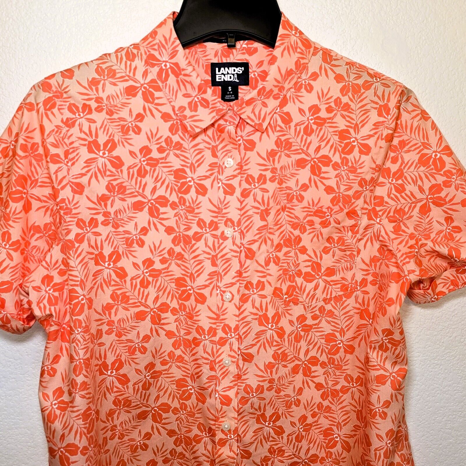 Lands’ End Women’s Wrinkle-Free No-Iron Shirt – Size S, Crisp Peach Fern Floral