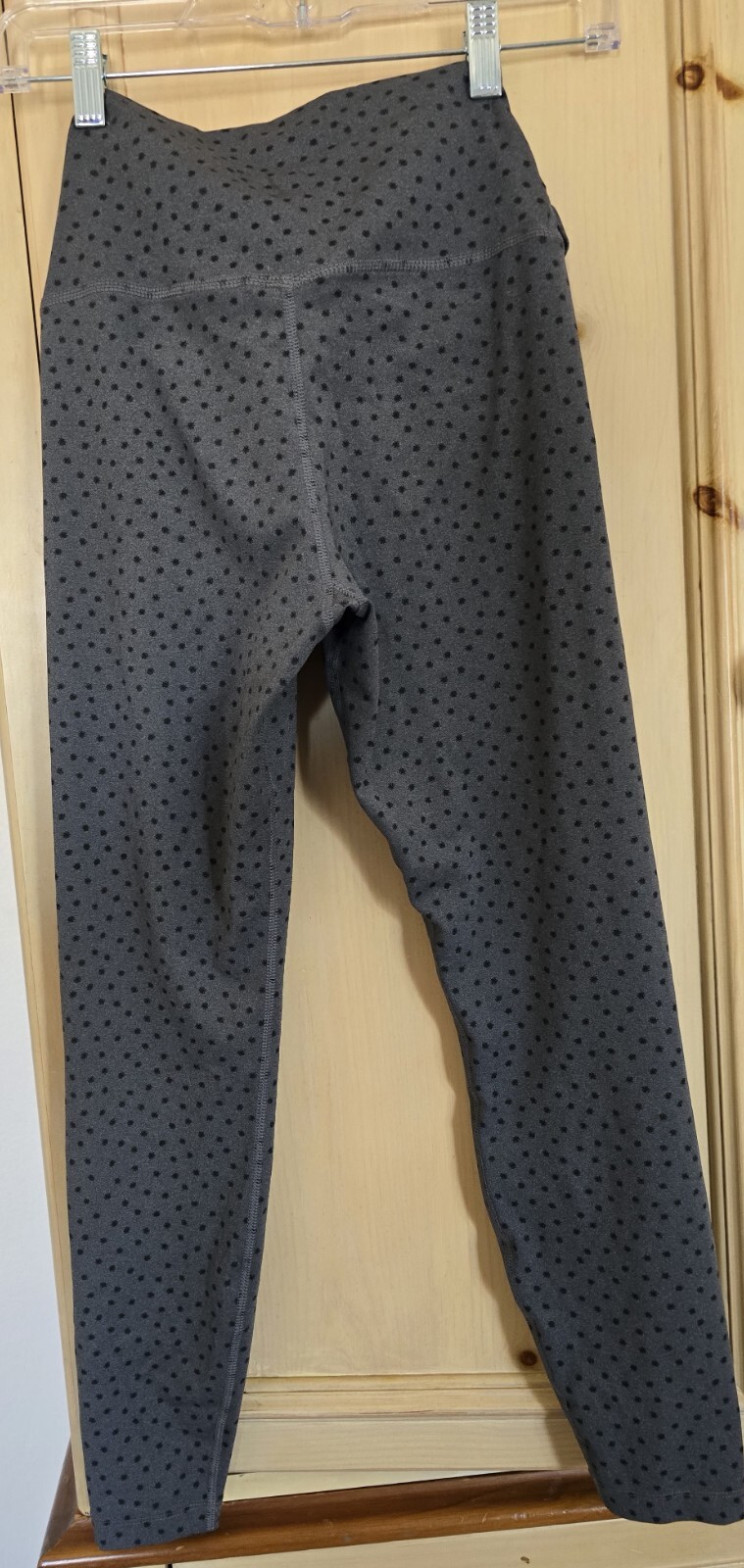 Nike Women's Yoga Twist-Waist High-Rise 7/8 Length Leggings Gray/Black Size S.